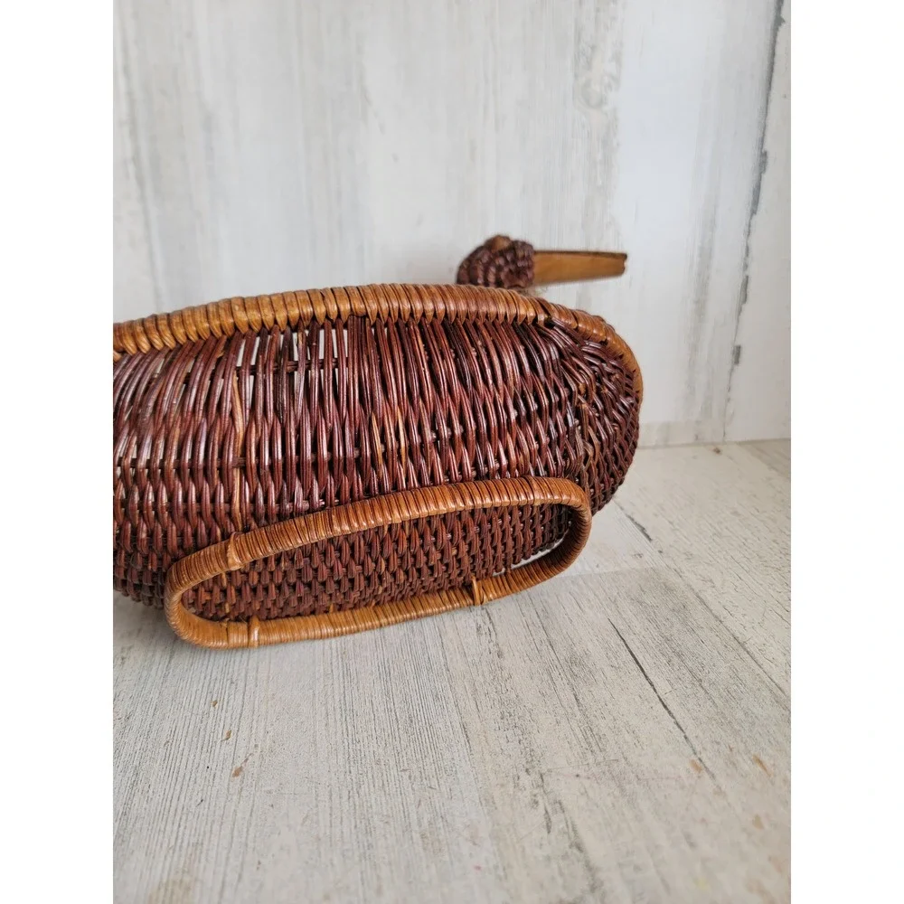 Vintage small duck wicker basket bird beak home‎ unique figure brown